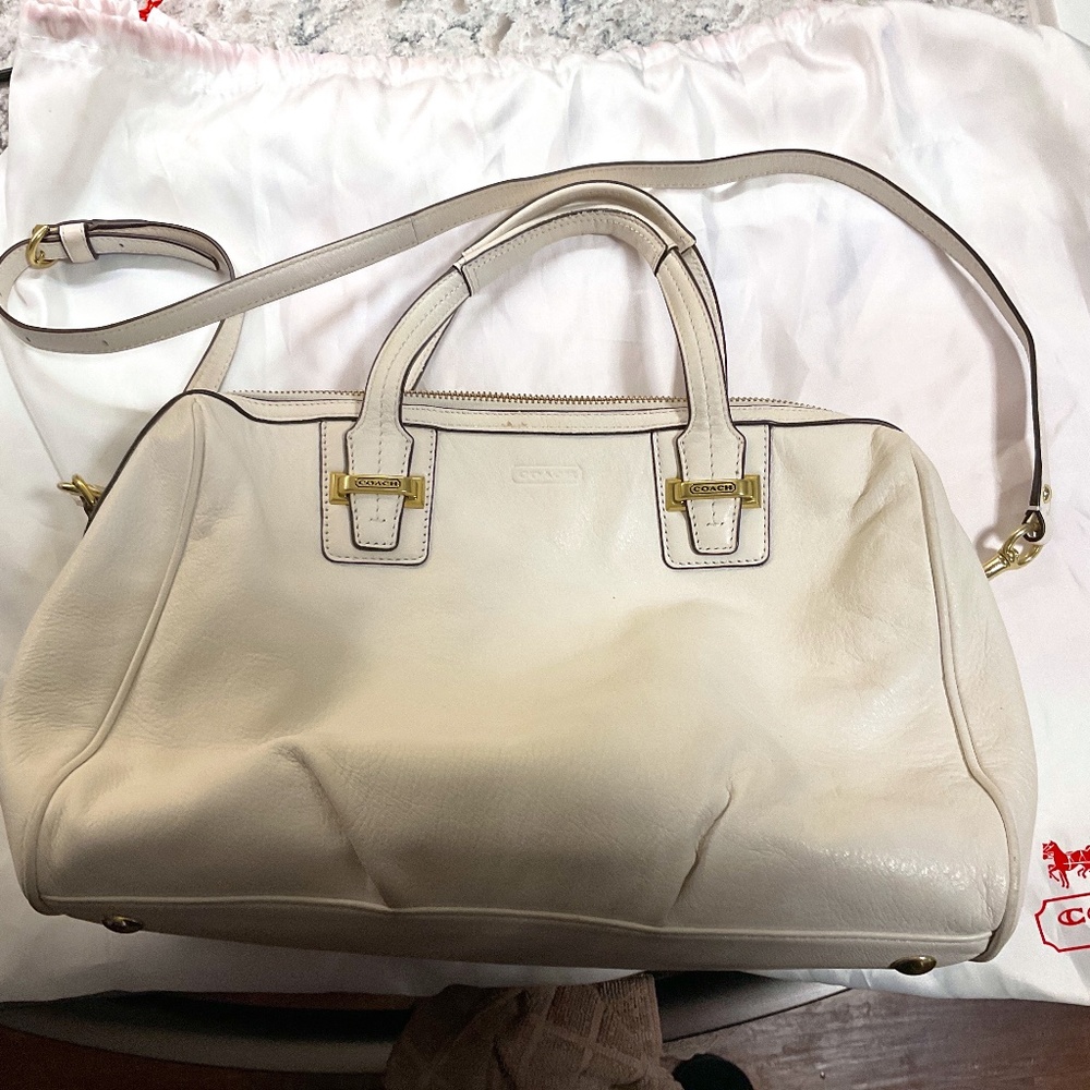 White Coach Handbag or Purse